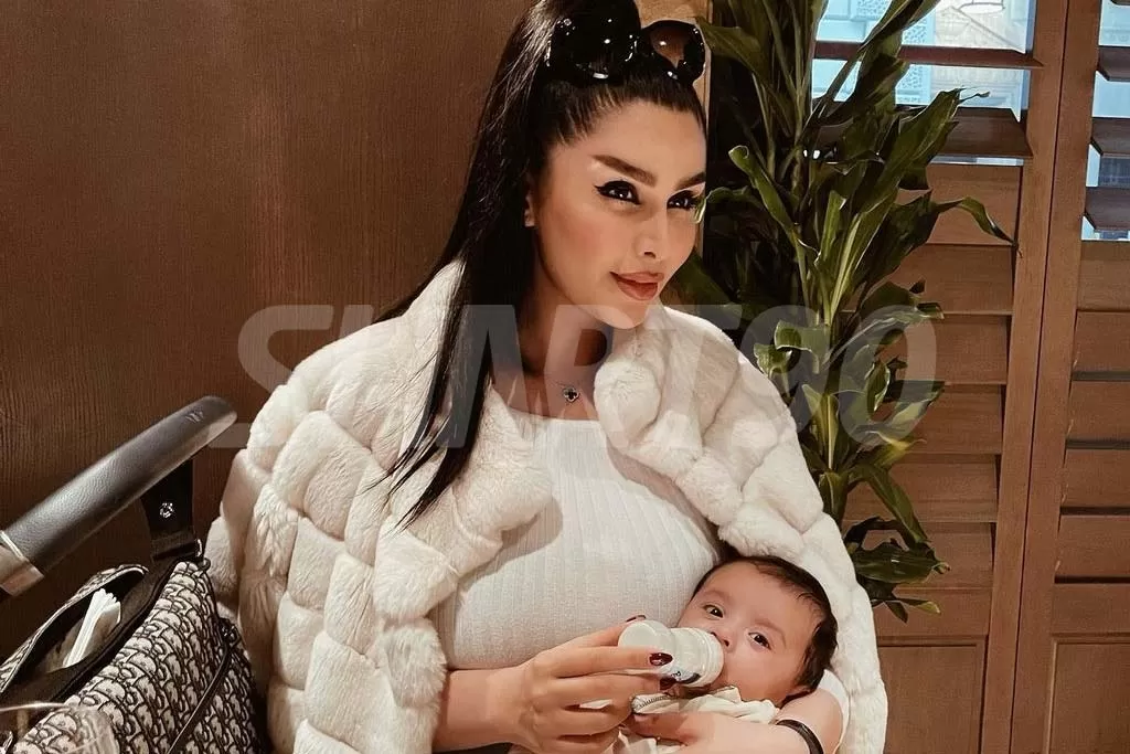عکس شیر دادن دنیا جهانبخت به پسرش بعد از حاملگی