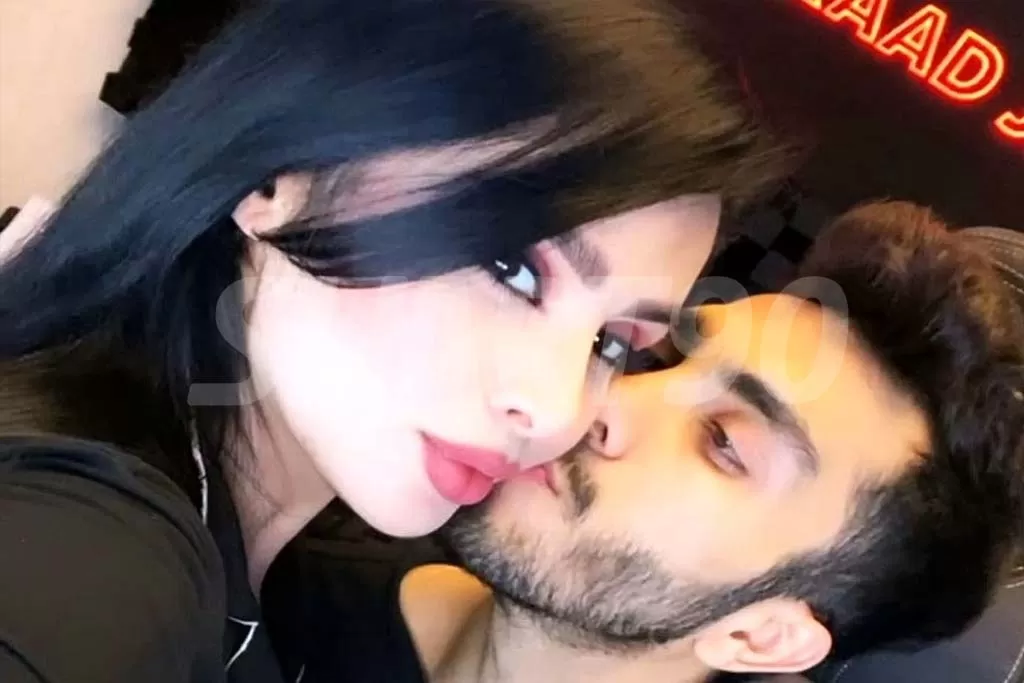 دنیا و مهراد در حال بوسیدن