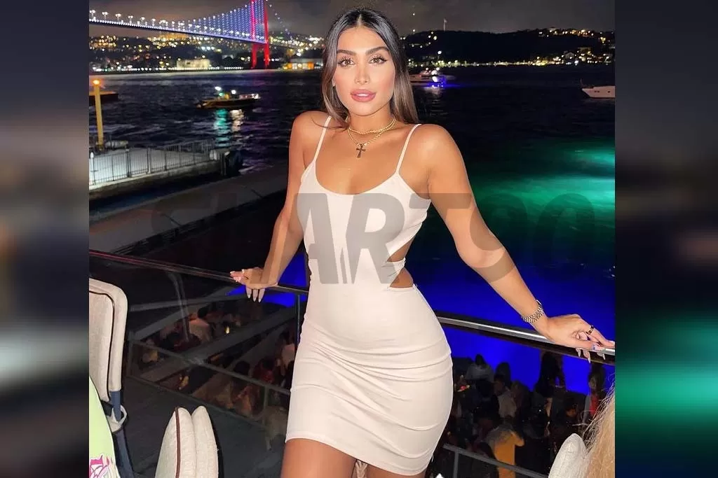 عکس جدید صبا پارسیان در استانبول